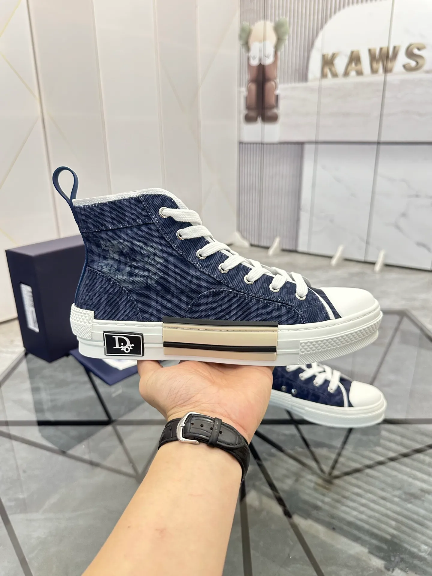 Selling men's shoes 💰: 💰P460¥ Product trademark: Dio* "Dior*" high-top casual shoes Regular size: 36-45 (can be customized to 46) Couple style B23 Product materials: Upper imported original fabric, breathable lining, original outsole. No.: 007
